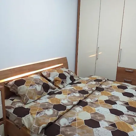 Jovana Appartement Pale