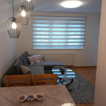 Jovana Appartement Pale